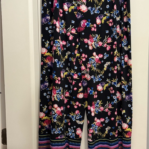 Floral Women's - Black pants - Picture 2 of 5